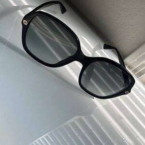 Vintage Y2K Gucci Black Sunglasses with Gold Accents